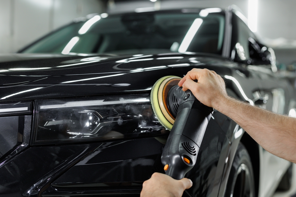 Car,Detailing,And,Polishing,Process.,Expert,Polishing,Car,Front,Lights